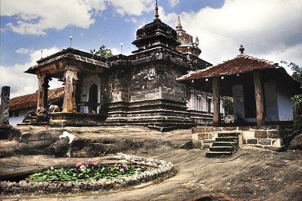 Gadaladeniya Temple